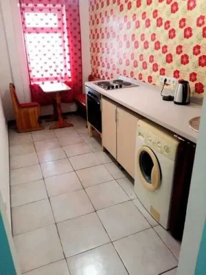 1К 37М² на 1 поверсі, Ільфа та Петрова — ФАСАДНЕ приміщення