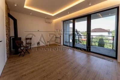 Продаж будинку 298 м² / 6 соток/ м. Славутич 2 км / Осокорки