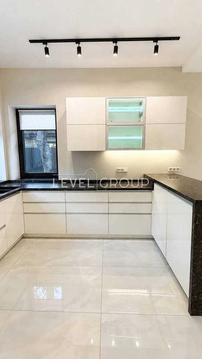 Продається будинок 243 м² + 10 соток у Биковні — з ремонтом,