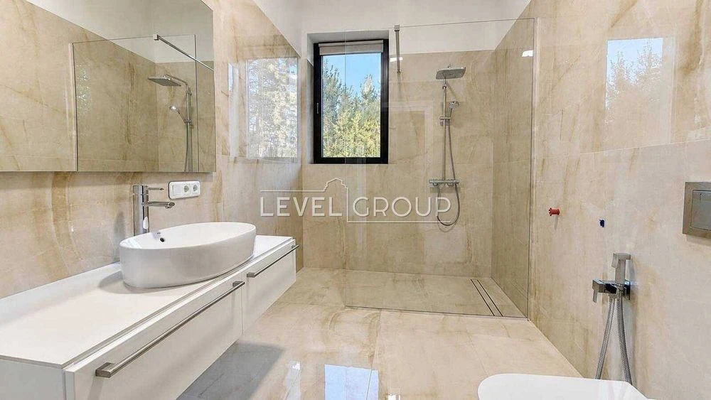 Продається будинок 243 м² + 10 соток у Биковні — з ремонтом,