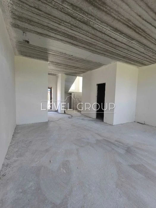 Продаж двоповерхового будинку в закритому КМ Osocor House/ву