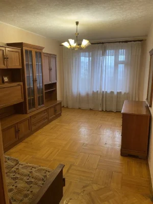 I will sell a three-room apartment near the Saltovskoe metro station.