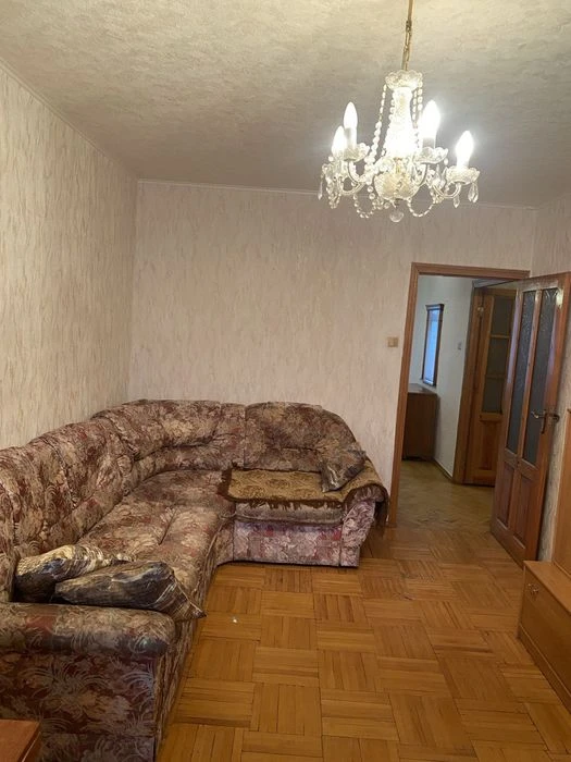 I will sell a three-room apartment near the Saltovskoe metro station.