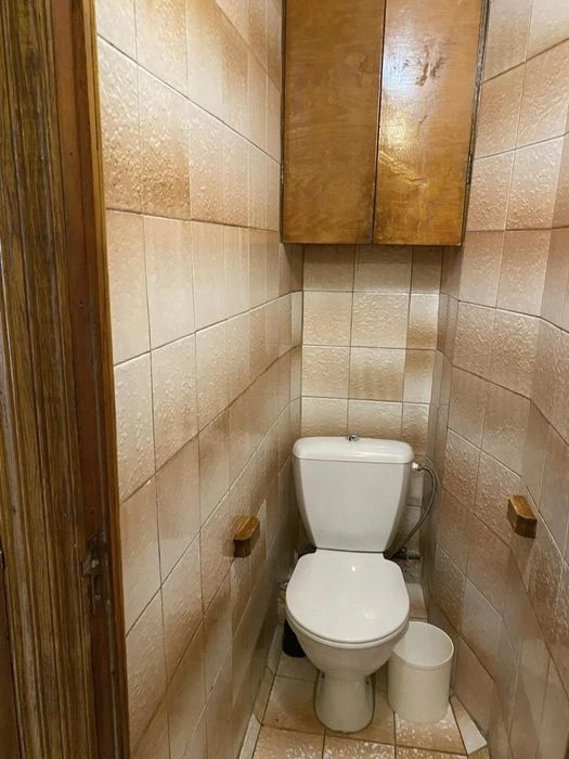 I will sell a three-room apartment near the Saltovskoe metro station.