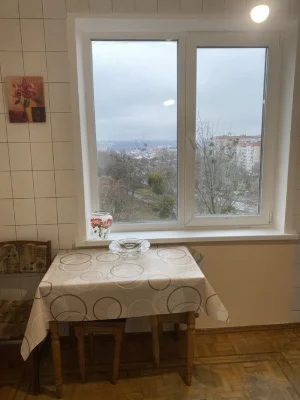 I will sell a three-room apartment near the Saltovskoe metro station.