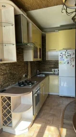 Продам 2 ярусную квартиру 100м2  в самом центре города . Цен