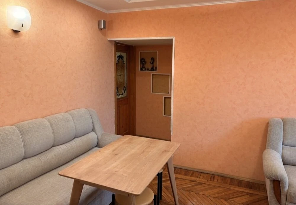 Реальная квартира, метро Дворец спорта