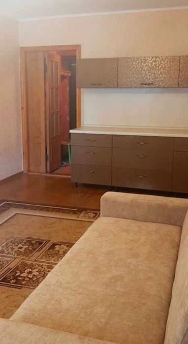 Пропонується до продажу затишна та світла гостинка