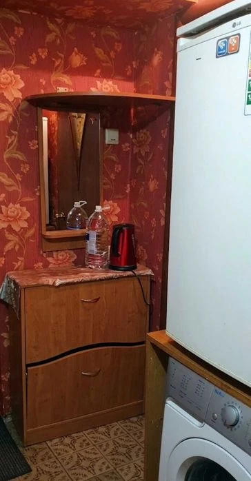 Пропонується до продажу затишна та світла гостинка