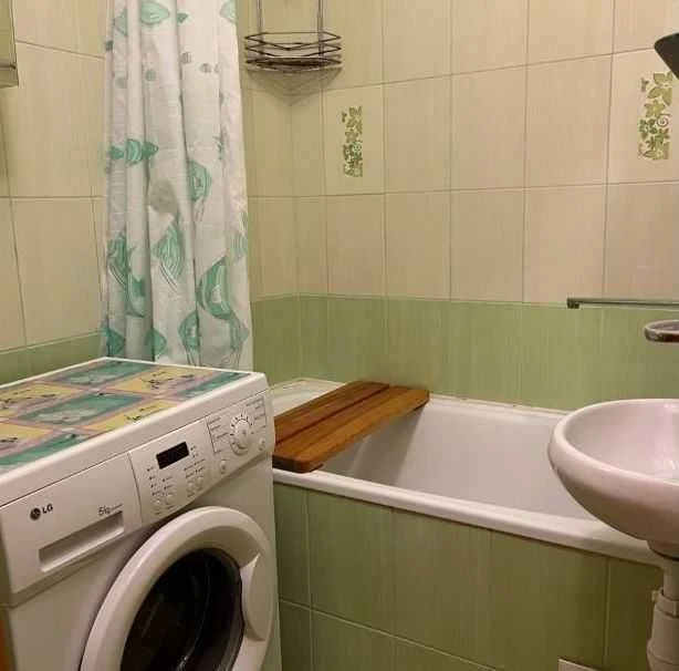Продаж 1 к квартири на Нових Будинках поруч з метро Армійськ
