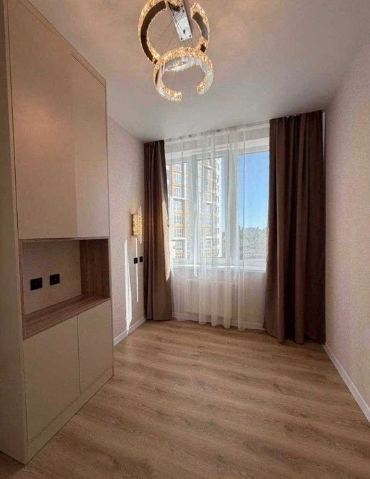 Продам 2х кімнатну квартиру в ЖК"Чотири сезона" с ремонтом і