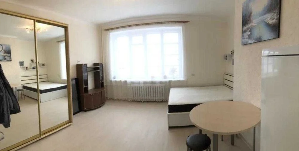Продам 1к.кв.с капремонтом возле метро Масельского.