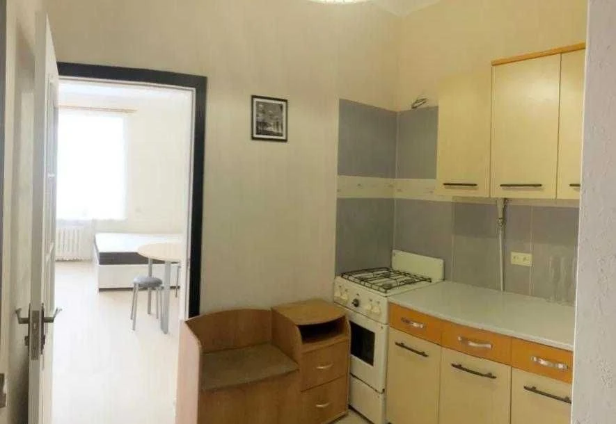 Продам 1к.кв.с капремонтом возле метро Масельского.