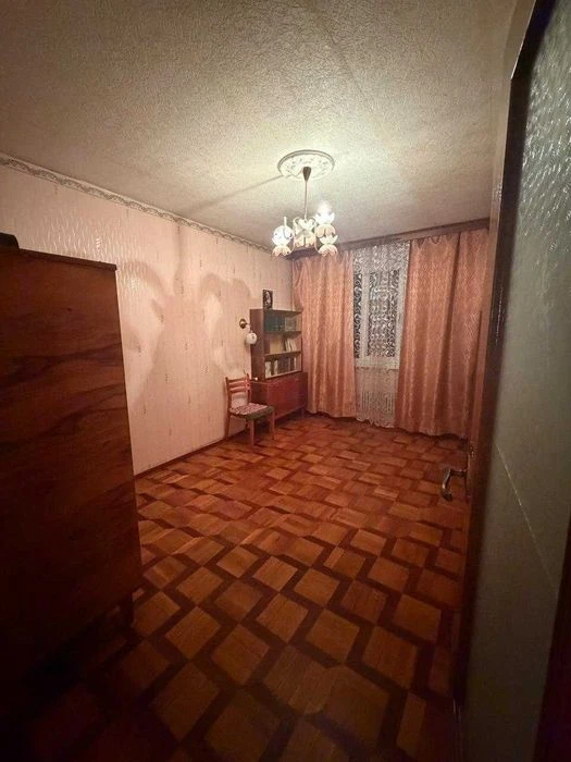 Продаж простору 3-кімн квартиру 4 поверх! (покращене планува