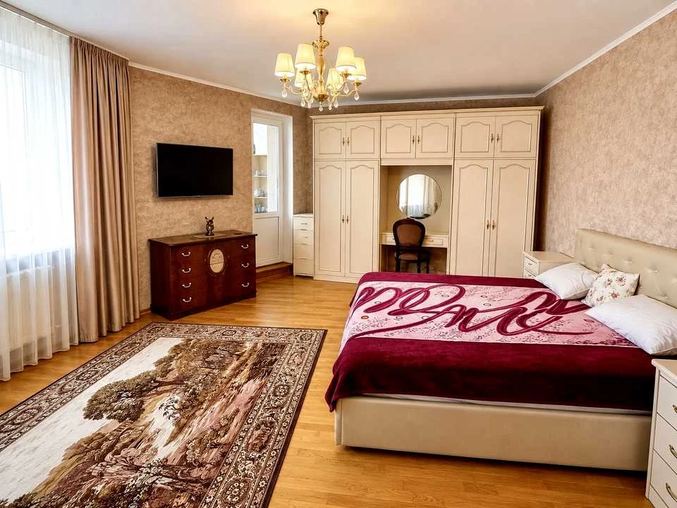 Квартира. Киев, Голосеевский просп. (40-летие Октября)