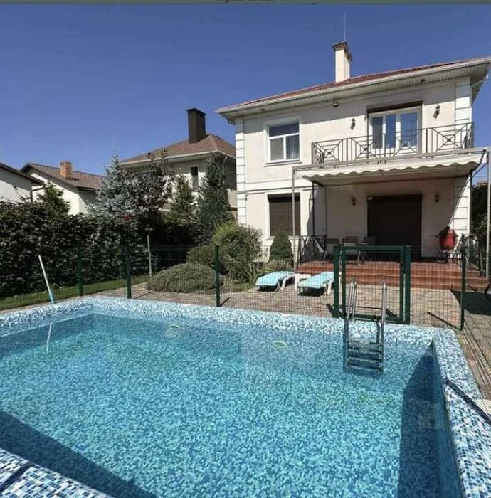 Capital house SAUVIGNON Great location Swimming pool 5.7 acres