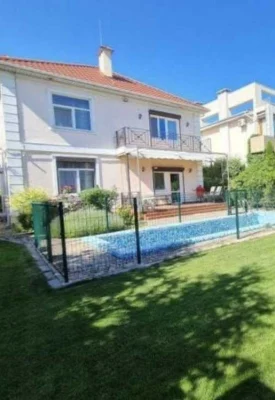 Capital house SAUVIGNON Great location Swimming pool 5.7 acres