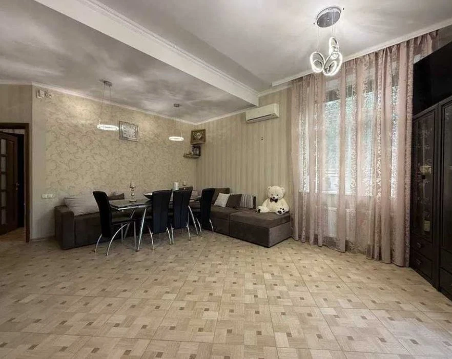 Capital house SAUVIGNON Great location Swimming pool 5.7 acres