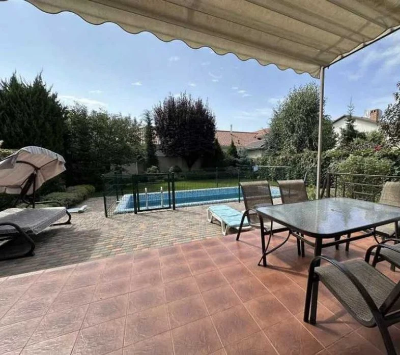 Capital house SAUVIGNON Great location Swimming pool 5.7 acres