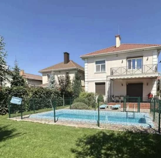 Capital house SAUVIGNON Great location Swimming pool 5.7 acres
