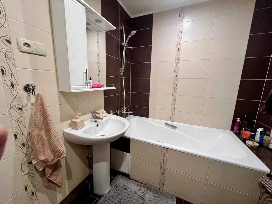 Продам 2х комнатную квартиру в новострое