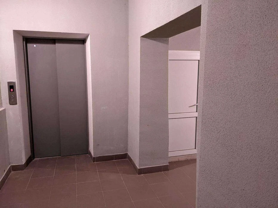 Двохрівнева 3-х кім.кв. 80.5м2 в цегляному будинку (2-х конт