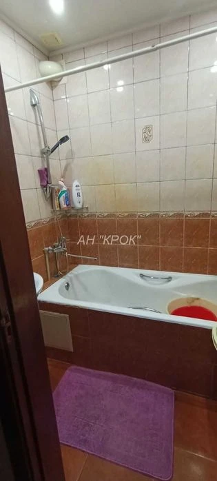 Продаж 3-к квартири поруч ТРЦ "Київ"