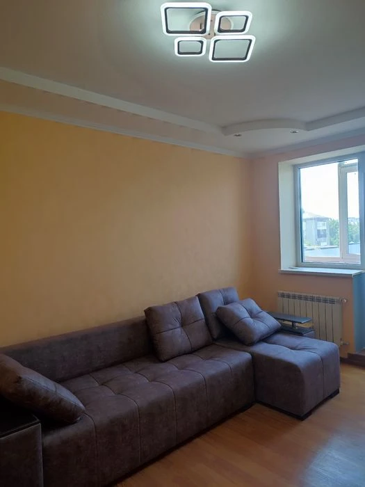 Продаж 2к  в давнішій н/б вул. Довга