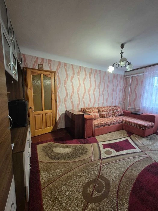 Продам 2-х кімнатну квартиру Бл Центр 5/5цегла 38м кв космет