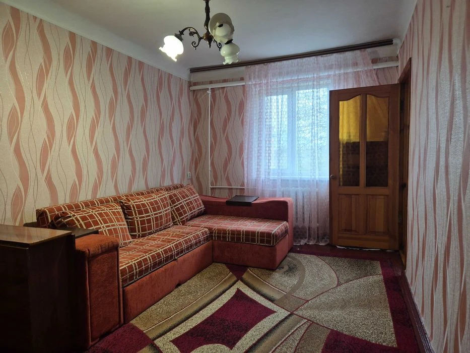 Продам 2-х кімнатну квартиру Бл Центр 5/5цегла 38м кв космет
