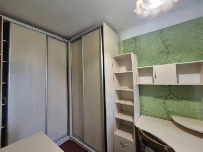 Продам 2-х кімнатну квартиру Бл Центр 5/5цегла 38м кв космет