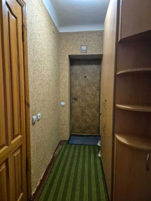 Продам 2-х кімнатну квартиру Бл Центр 5/5цегла 38м кв космет