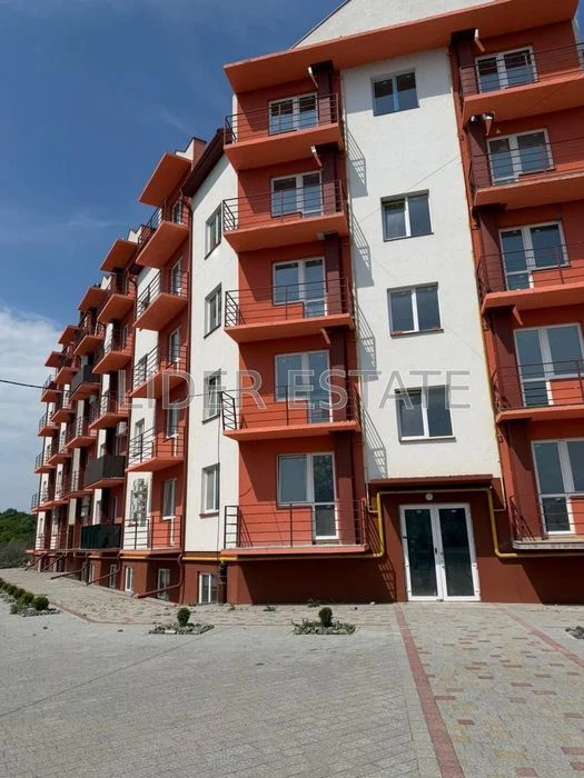 Продам 1-кімн. квартиру 74м² на 2/5 у ЖК Озерний край, Ужгор