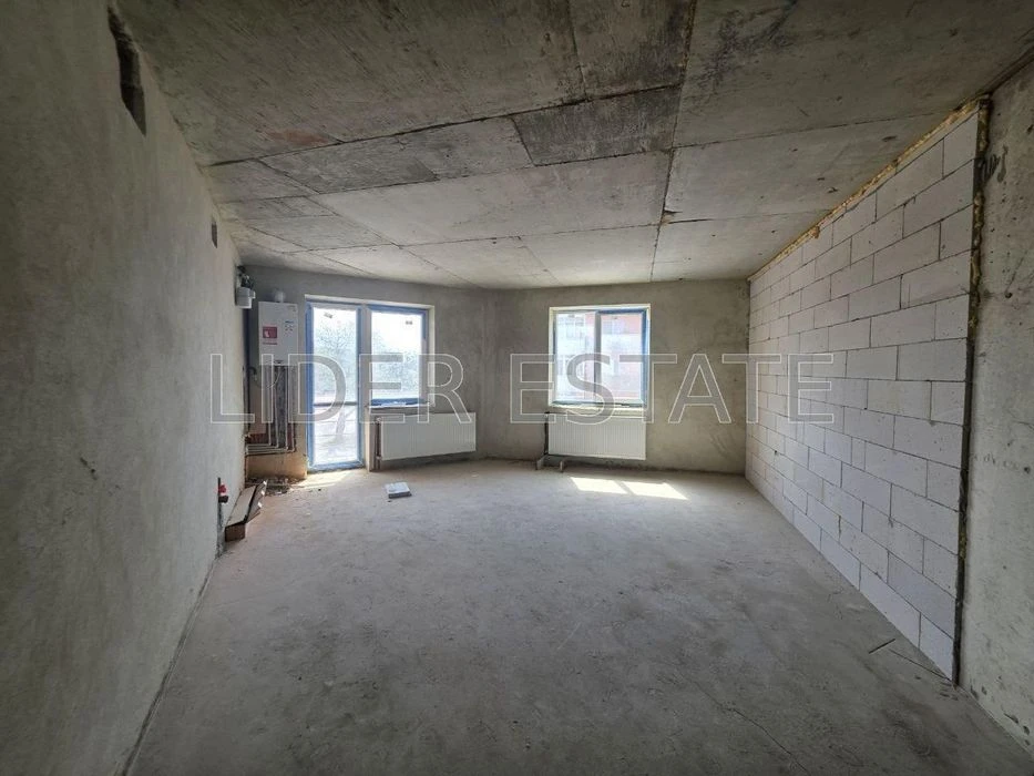 Продам 1-кімн. квартиру 74м² на 2/5 у ЖК Озерний край, Ужгор