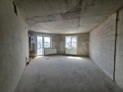 Продам 1-кімн. квартиру 74м² на 2/5 у ЖК Озерний край, Ужгор