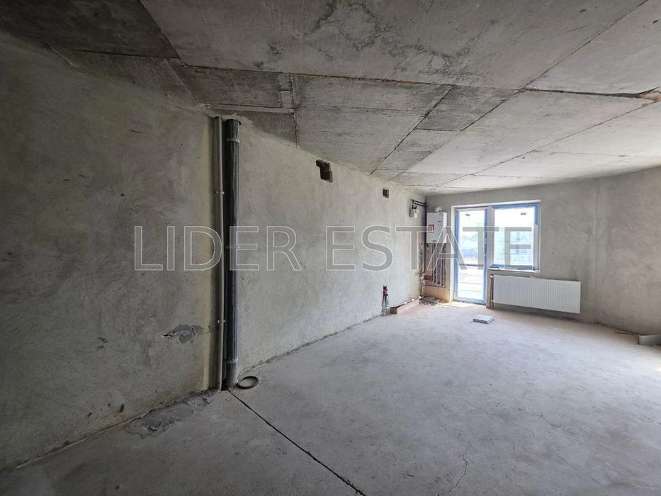 Продам 1-кімн. квартиру 74м² на 2/5 у ЖК Озерний край, Ужгор