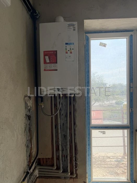 Продам 1-кімн. квартиру 74м² на 2/5 у ЖК Озерний край, Ужгор