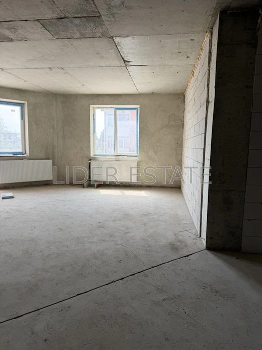 Продам 1-кімн. квартиру 74м² на 2/5 у ЖК Озерний край, Ужгор