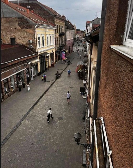 2 кімнатна квартира, центр міста, в. Корзо