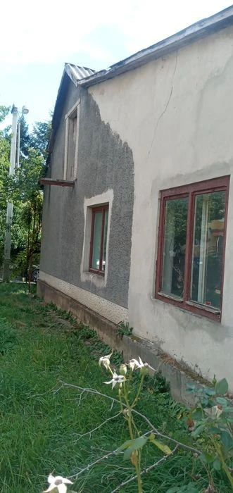 Продам півособняк в центрі.