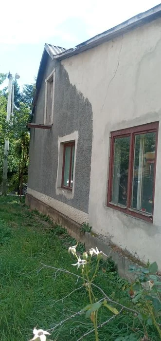 Продам півособняк в центрі.