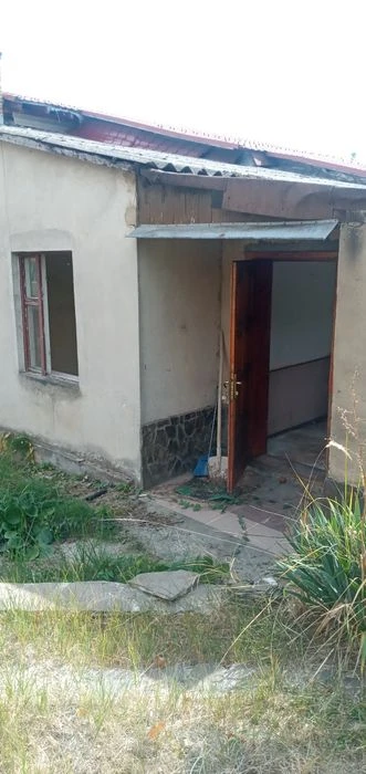 Продам півособняк в центрі.