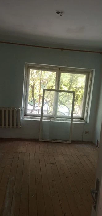 Продам півособняк в центрі.