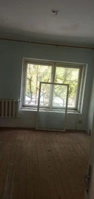 Продам півособняк в центрі.