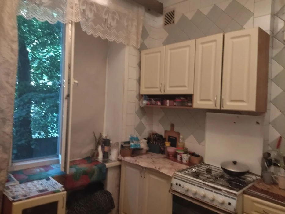 Продам 2-х кімнатну повном.  кв. в  центрі по Незалежній Укр