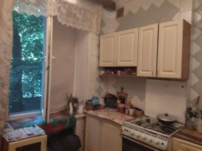 Продам 2-х кімнатну повном.  кв. в  центрі по Незалежній Укр