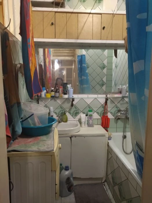 Продам 2-х кімнатну повном.  кв. в  центрі по Незалежній Укр