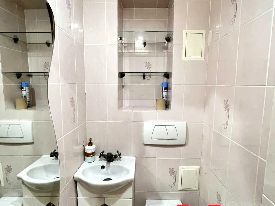 Квартира. Київ, Драгоманова вул.