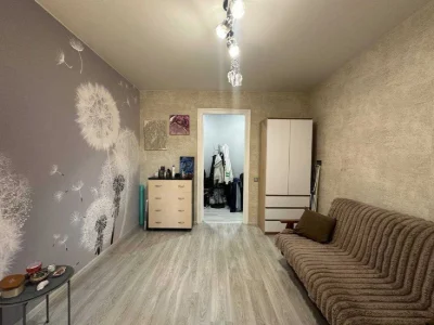 Продам 2к.квартиру, сталинка, ремонт , на Фабрично-Заводской