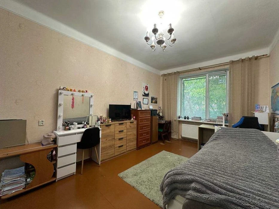 Продам 2к.квартиру, сталинка, ремонт , на Фабрично-Заводской